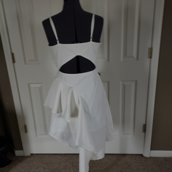 White asymmetric dress - Picture 3 of 4